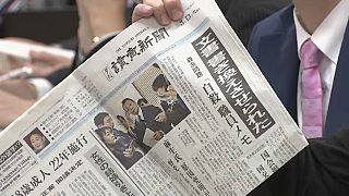 Giappone, l'ombra dello scandalo si allunga sul premier Shinzo Abe