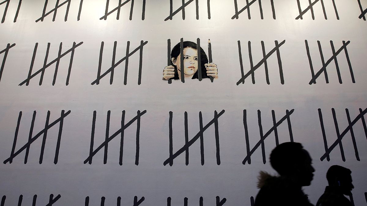 La última obra de Banksy pide la liberación de una artista kurda