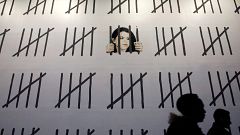 La última obra de Banksy pide la liberación de una artista kurda