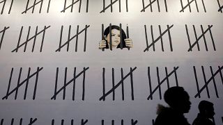 La última obra de Banksy pide la liberación de una artista kurda