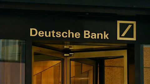 Deutsche Bank pays out billions in bonuses