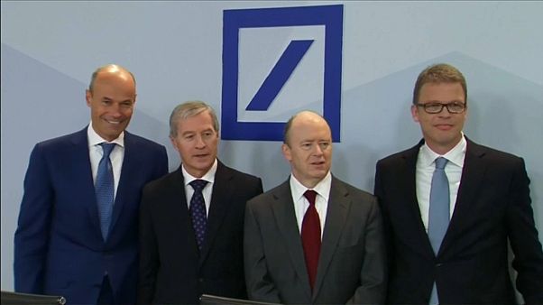 Deutsche Bank in crisi ma quadruplica i bonus Deutsche Bank in crisi ma quadruplica i bonus