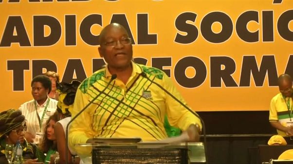 Sudafrica: Zuma 16 volte indagato, vicino al processo Sudafrica: Zuma 16 volte indagato, vicino al processo