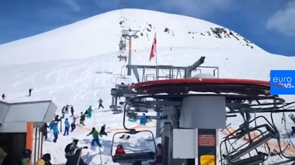 Un fallo en un telesilla en Georgia lanza a los esquiadores Un fallo en un telesilla en Georgia lanza a los esquiadores