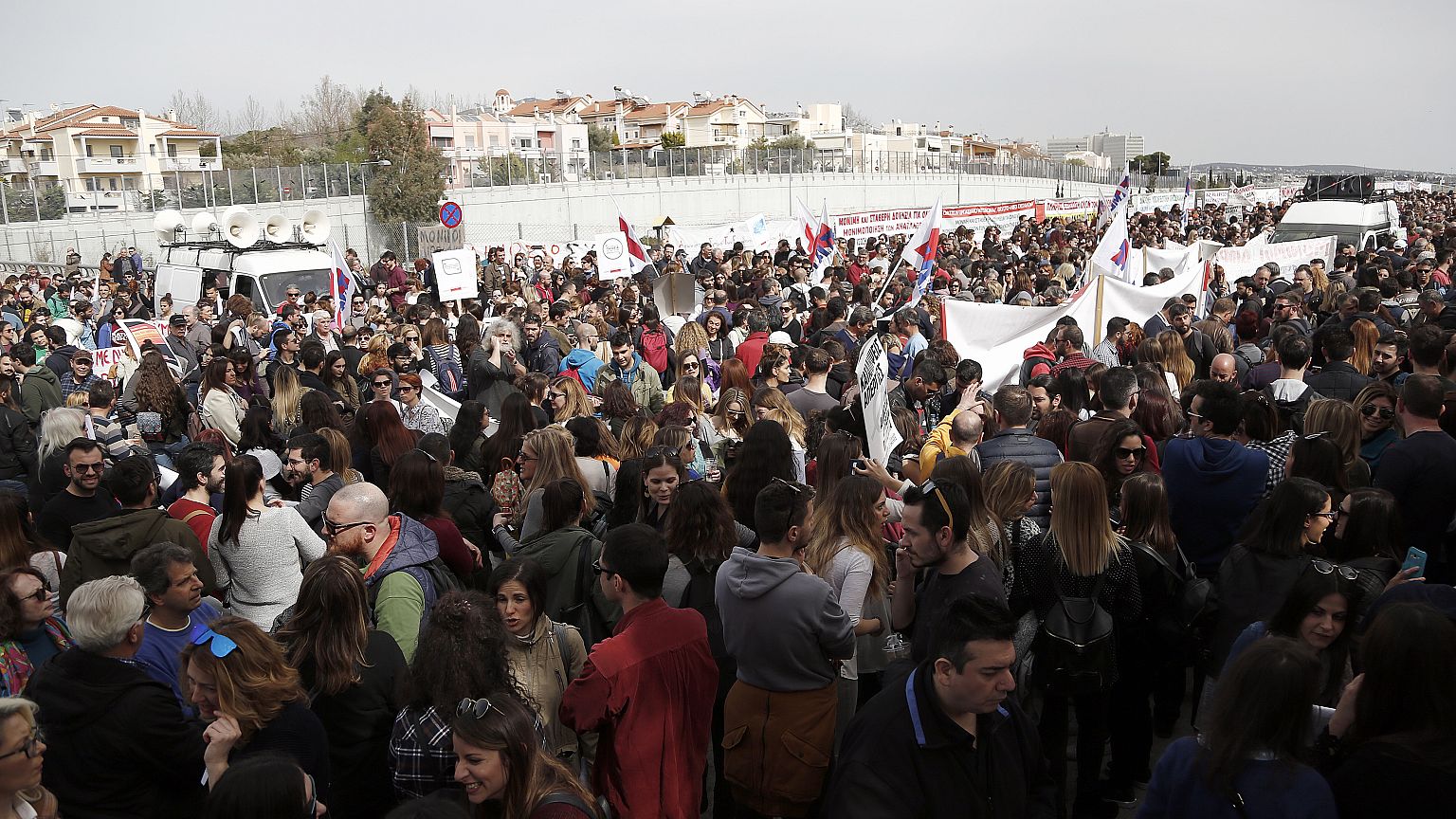 Συγκέντρωση εκπαιδευτικών στο Υπουργείο Παιδείας