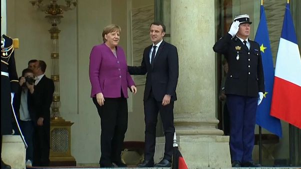 Merkel-Macron: muro contro la Russia per il Regno Unito Merkel-Macron: muro contro la Russia per il Regno Unito