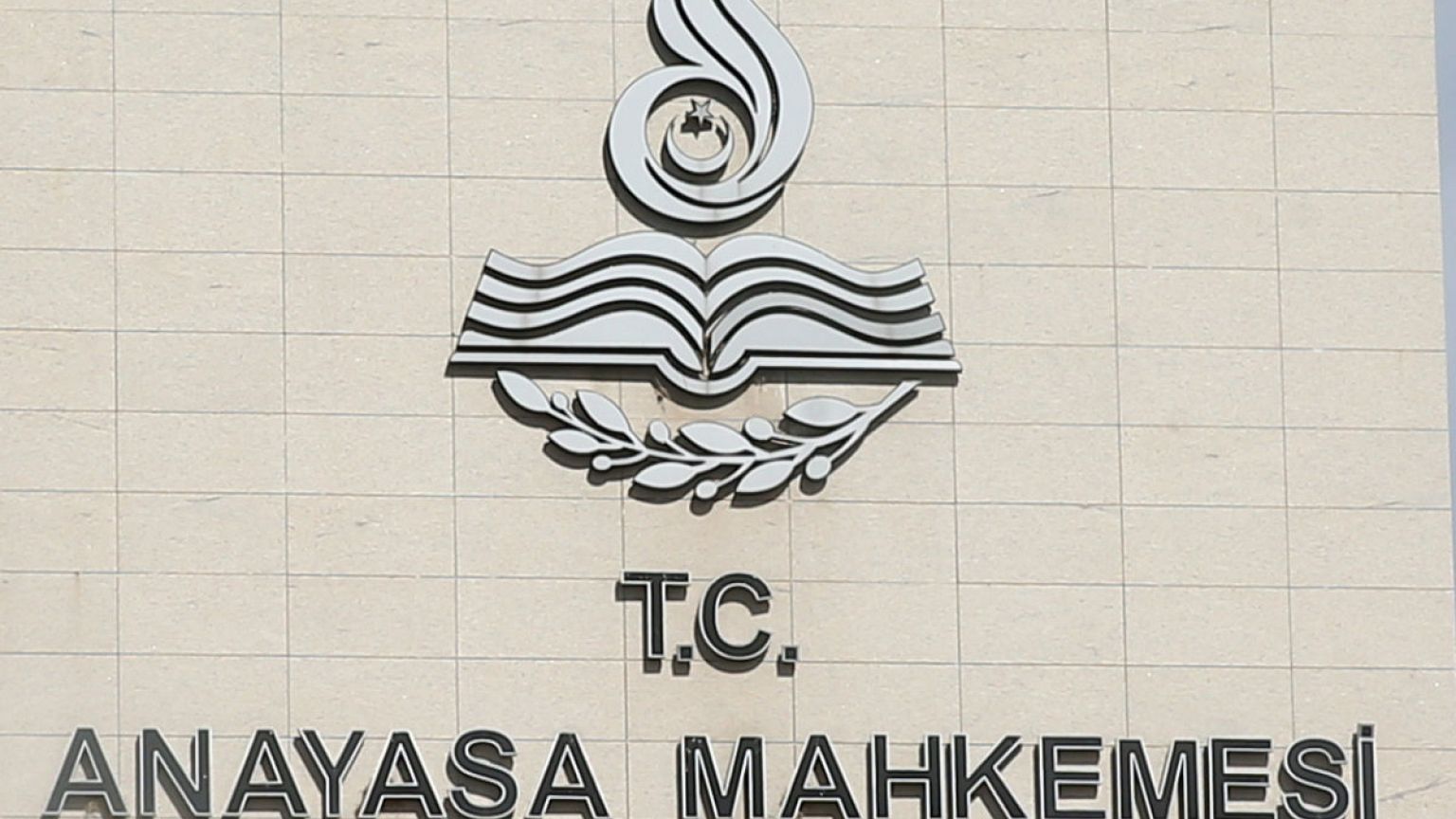 Şahin Alpay'a tahliye