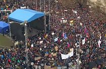 Miles de eslovacos reclaman elecciones