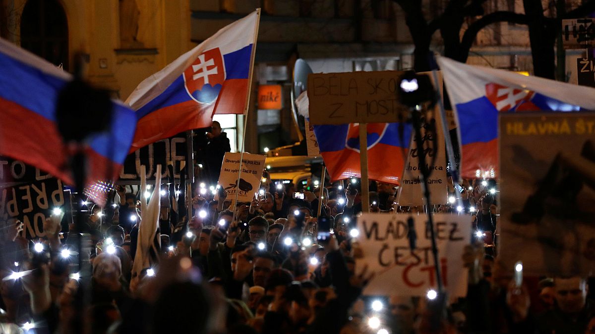 Milhares de eslovacos manifestam-se por eleições antecipadas