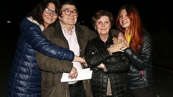 Alpay: Geride ne darbe ne de terörle ilgisi olan binlerce insan var Alpay: Geride ne darbe ne de terörle ilgisi olan binlerce insan var