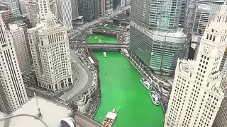 Zölddé varázsolták egy chicagói folyó vizét Szent Patrik-napra