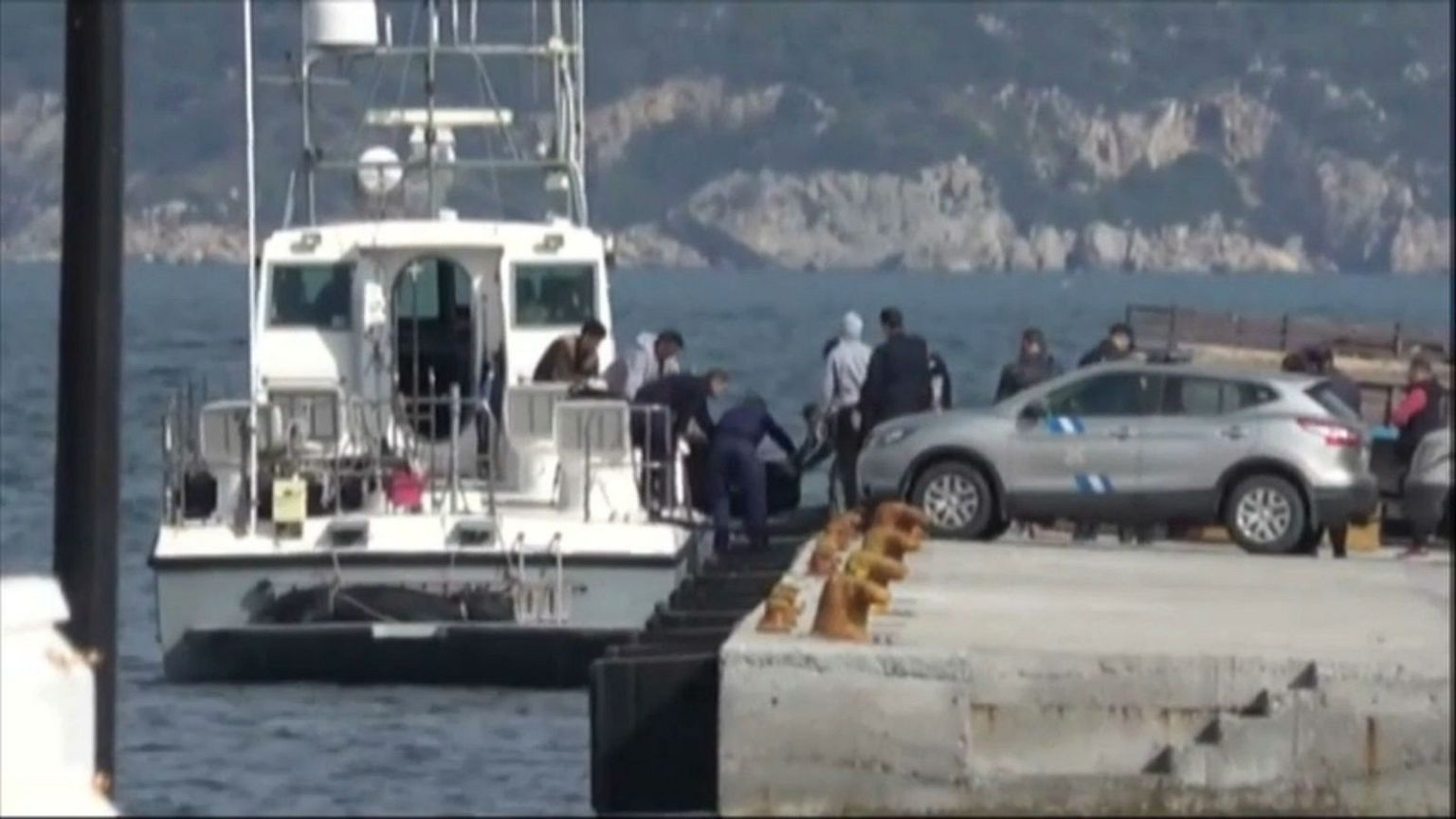 Sixteen migrants drown off Greek island including five children