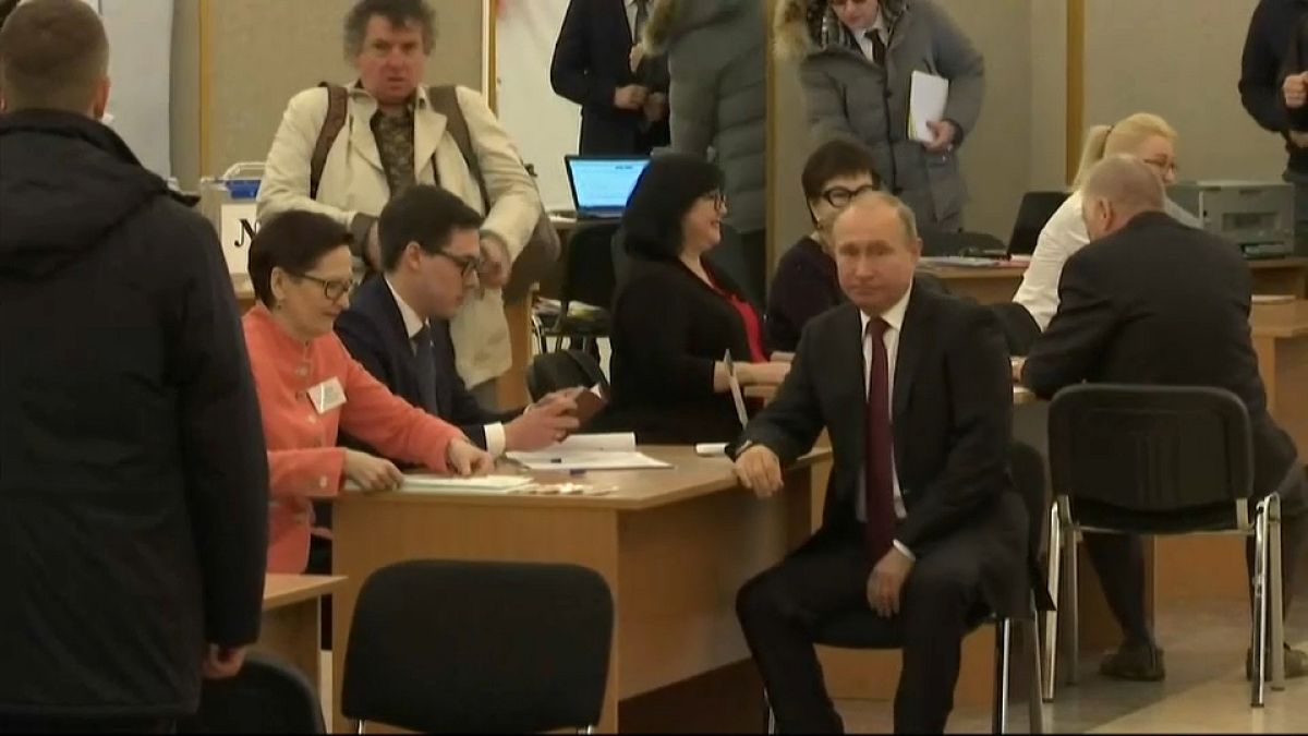شاهد: بوتين يدلي بصوته في الانتخابات الرئاسية الروسية