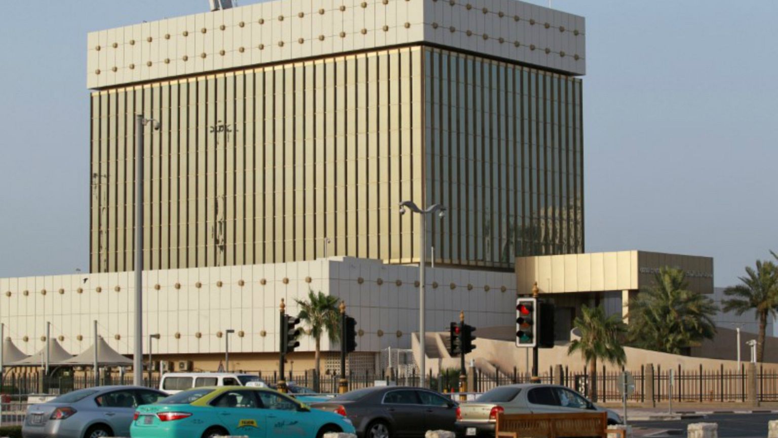 رويترز: قطر تطالب وزارة الخزانة الأمريكية بالتحقيق مع أكبر بنك إماراتي 