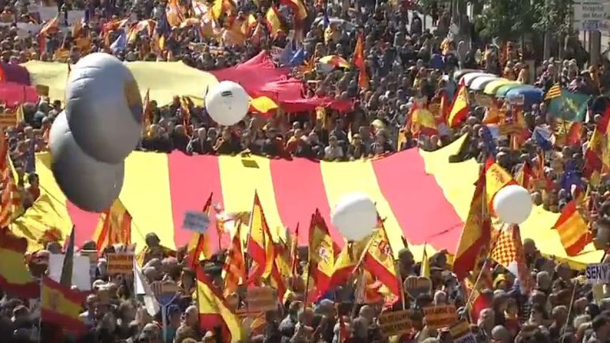 Multitudinaria marcha en Barcelona contra la independencia de Cataluña