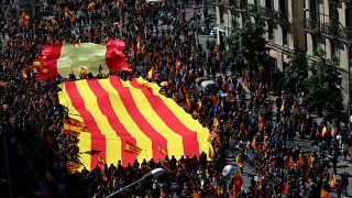 A spanyol egység mellett tüntettek Katalóniában