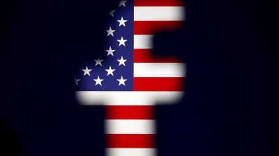 Facebook blocca Cambridge Analytica per violazione dei dati personali