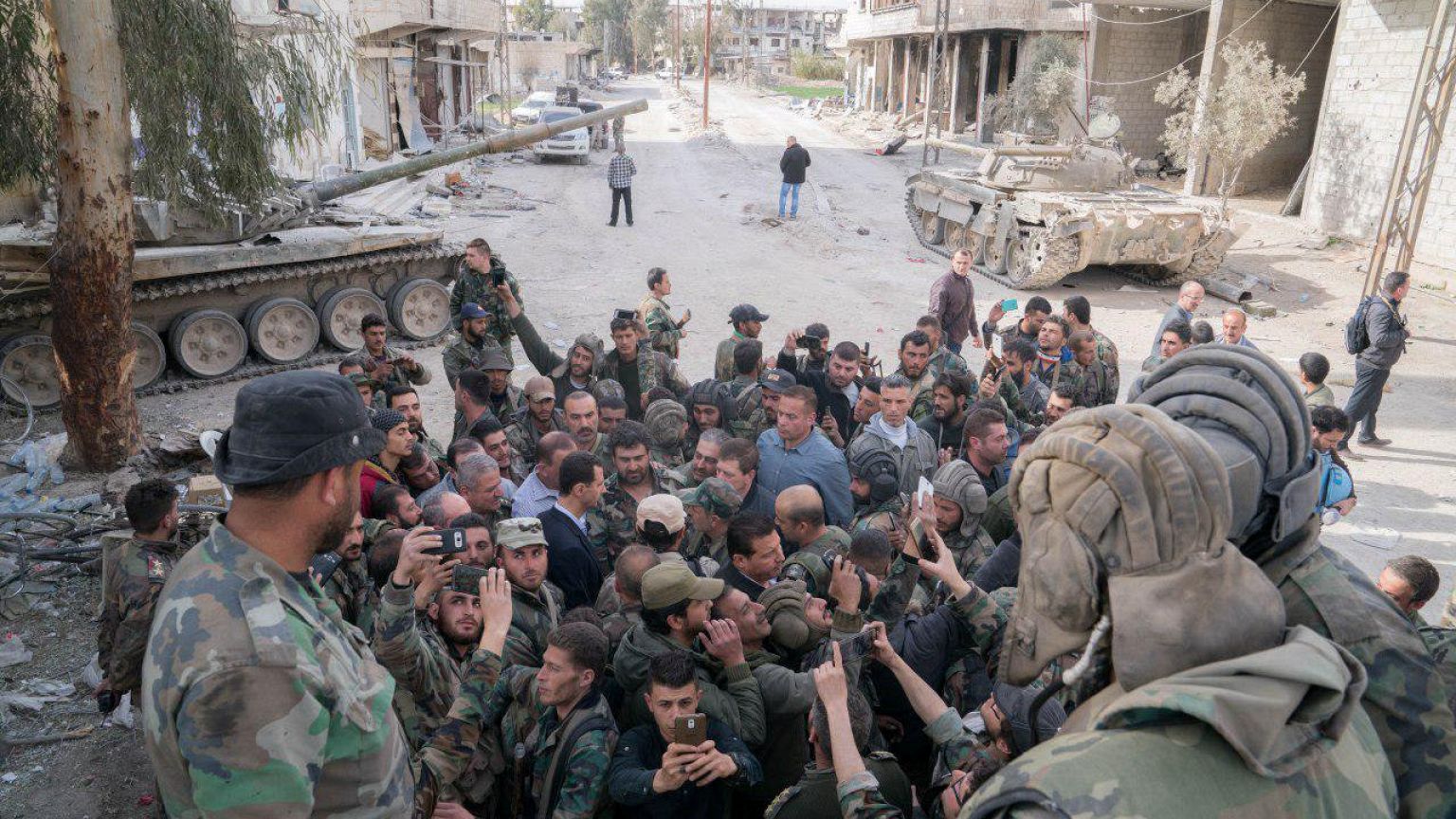 Syrie : Bachar al-Assad et ses "héros" dans la Ghouta