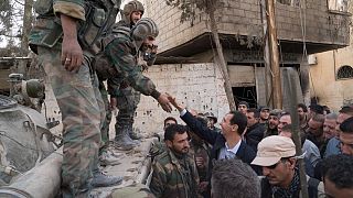 Visita de Assad a Ghouta Oriental coincide com êxodo maciço