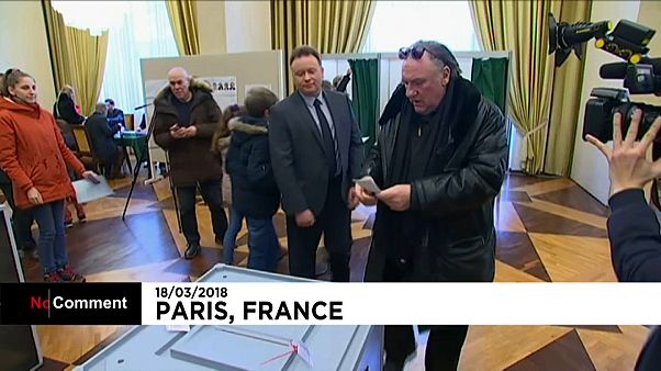 Gérard Depardieu a voté pour la présidentielle russe à Paris Gérard Depardieu a voté pour la présidentielle russe à Paris