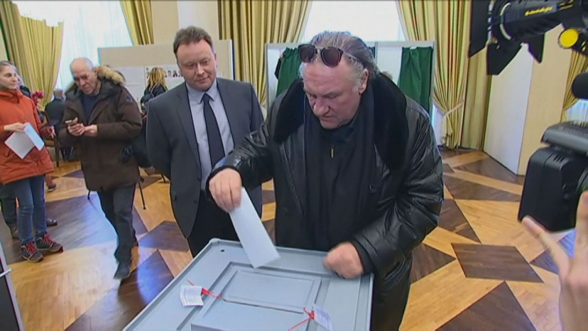Fransız oyuncu Depardieu da Rusya seçimlerinde oy kullandı