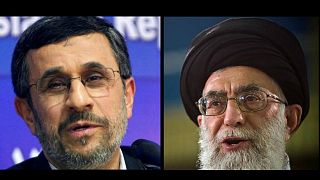 المرشد الأعلى للإيران علي خامنئي (يمين) والرئيس السابق أحمدي نجاد