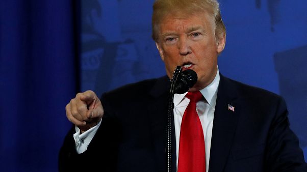 Guerra alla droga di Trump: "pena di morte per gli spacciatori" Guerra alla droga di Trump: "pena di morte per gli spacciatori"