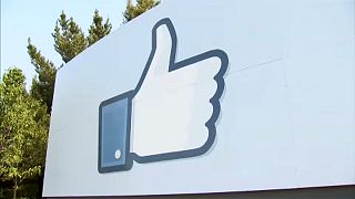 Tovább gyűrűzik a Facebook-botrány