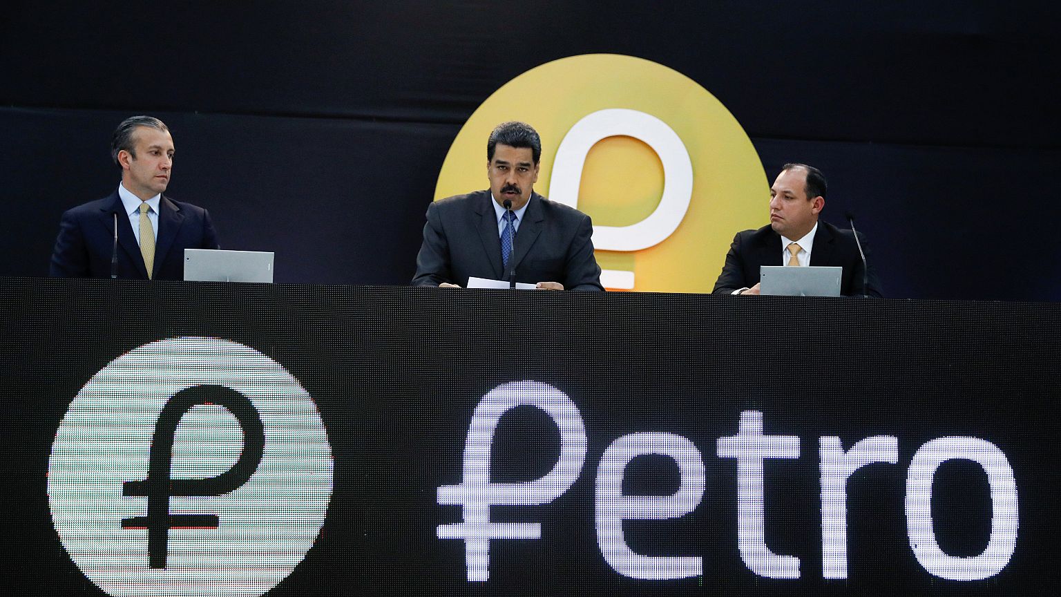 Presentación del petro en febrero