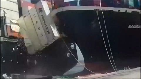 Столкновение судов в порту Карачи 