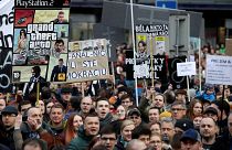 Gli slovacchi in piazza chiedono nuove elezioni