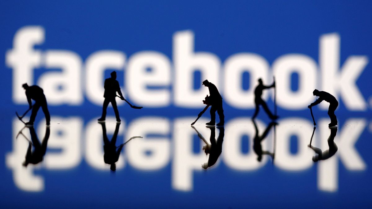 Европарламент защищает пользователей Facebook