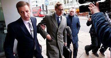Escándalo en Facebook: Cambridge Analytica suspende a su patrón ...