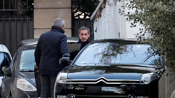 Sarkozy interrogado pelo segundo dia consecutivo Sarkozy interrogado pelo segundo dia consecutivo
