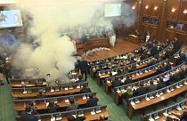 Kosovo, lancio di lacrimogeni in parlamento