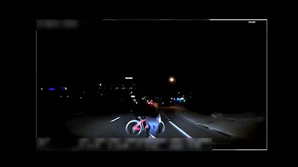 Video zeigt Todesfahrt des Uber-Roboterautos Video zeigt Todesfahrt des Uber-Roboterautos