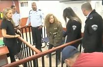 Vádalku a katonát megütő lány ügyében