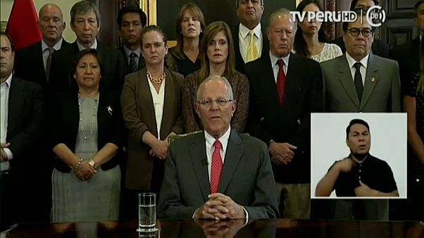 Peru Devlet Başkanı istifa etti Peru Devlet Başkanı istifa etti