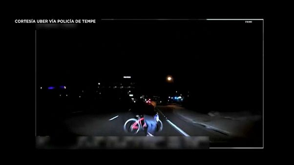 La policía publica el vídeo del atropello mortal de Uber La policía publica el vídeo del atropello mortal de Uber