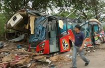 Despiste de autocarro na Tailândia faz 18 mortos