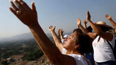 Miles de personas dan la bienvenida al equinoccio en México