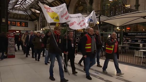 Francia, disagi per lo sciopero dei ferrovieri Francia, disagi per lo sciopero dei ferrovieri