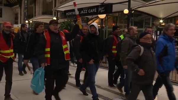 Funcionarios y ferroviarios contra las políticas liberales de Macron Funcionarios y ferroviarios contra las políticas liberales de Macron