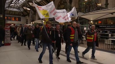 Quinta-feira de greves contra Emmanuel Macron