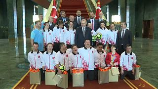 Cumhurbaşkanı Erdoğan down sendromlu sporcularla buluştu