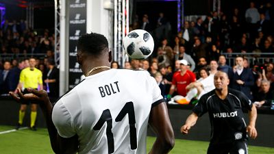 Usain Bolt durante un partido amistoso en Zúrich