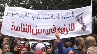 Tunuslu öğretmenlerden emeklilik yaşı protestosu