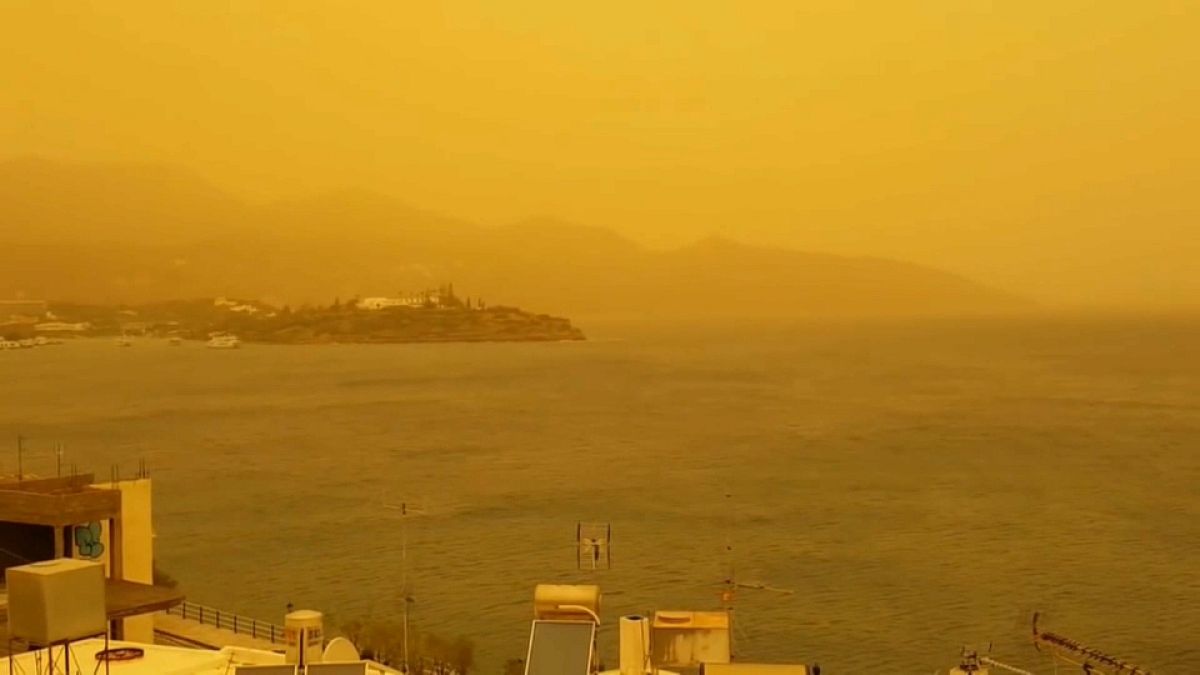 Yunanistan sarıya boyandı