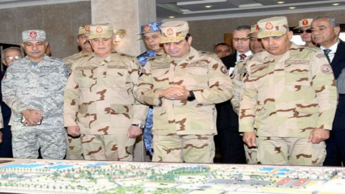 شاهد: السيسي بالزي العسكري في سيناء يتحدث عن نصر قريب 