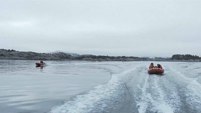 نشطاء نرويجيون يعتلون منصة "حفار" لمنعه من الإبحار إلى القطب الشمالي